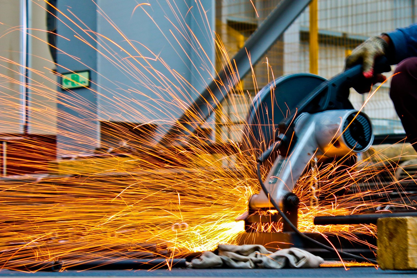 Metal cutting at the JFL plant